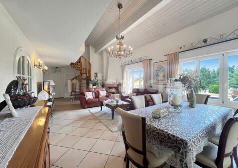 A vendre spacieux appartement dans villa
