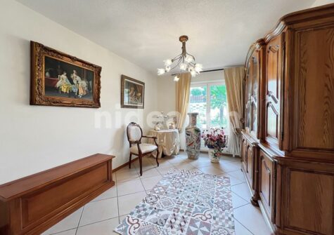 Spacieux appartement de 6.5 pièces dans villa de 2 lots