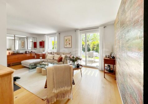 Villa contigüe en bout d’env. 180 m2 + salle de jeu