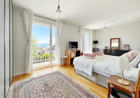 Villa contigüe en bout d’env. 180 m2 + salle de jeu